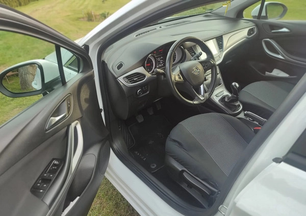 Opel Astra cena 41500 przebieg: 172000, rok produkcji 2018 z Kielce małe 742